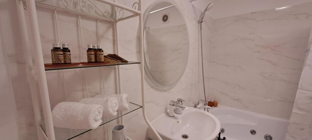 Cotroceni Accommodations Upstairs Bucureşti Ngoại thất bức ảnh